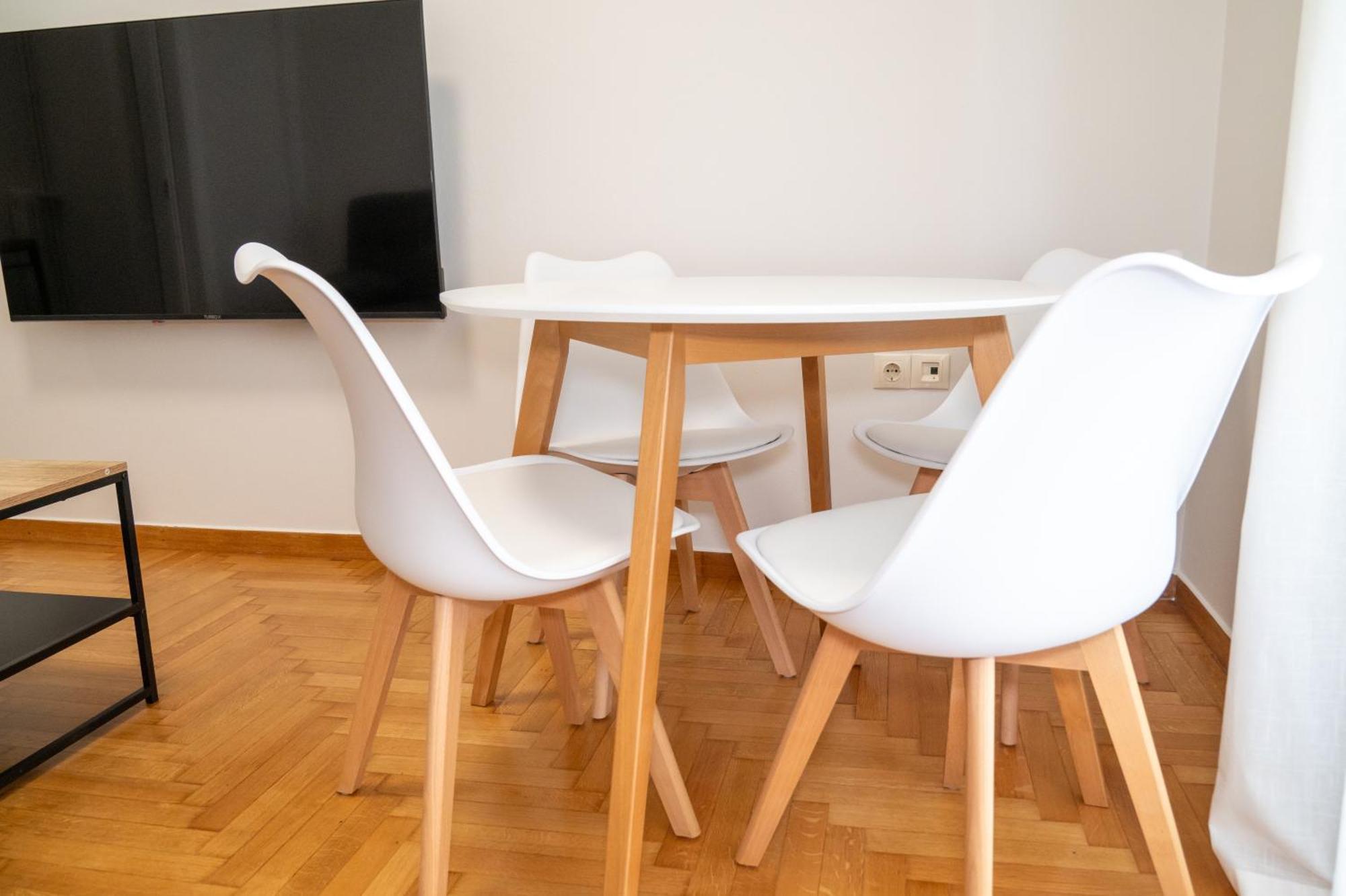 Spacious 2 Bedroom Next To Acropolis * Athens