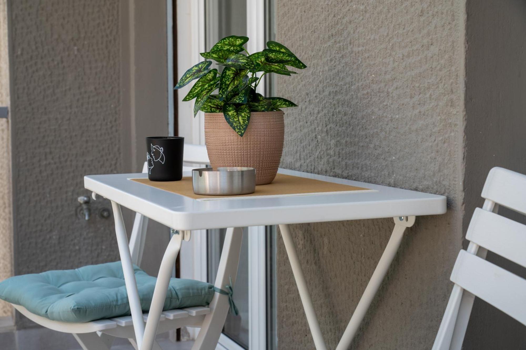 Spacious 2 Bedroom Next To Acropolis Athens