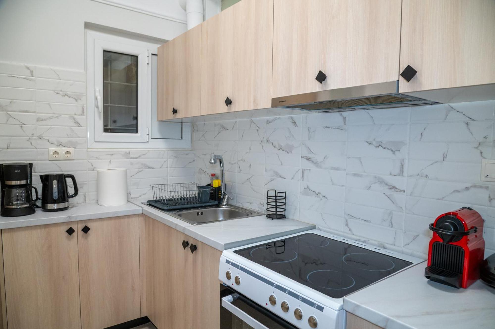 Spacious 2 Bedroom Next To Acropolis Athens
