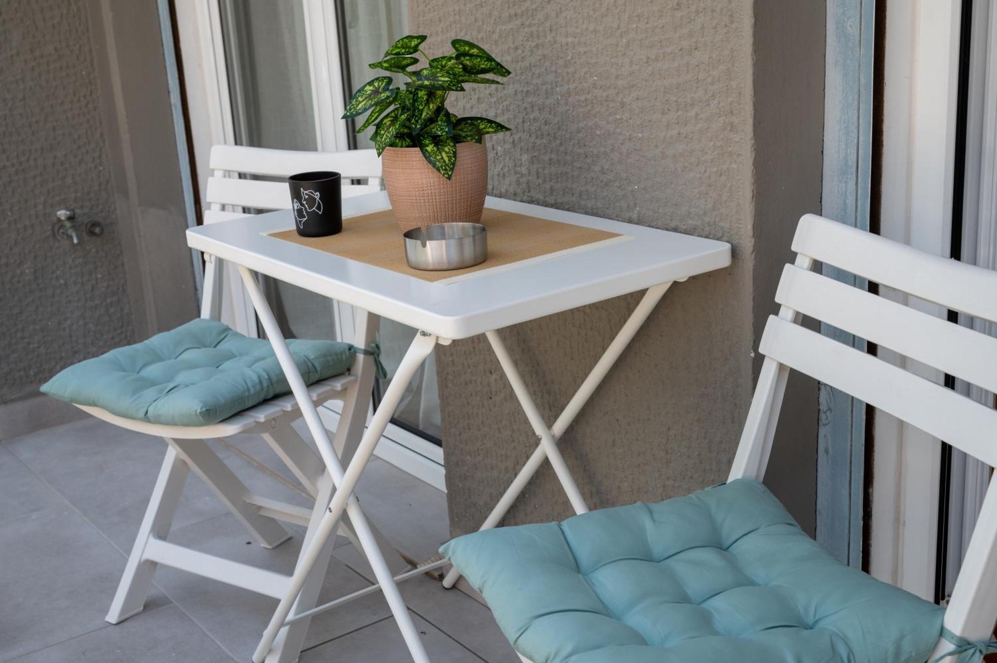 Spacious 2 Bedroom Next To Acropolis Apartment *