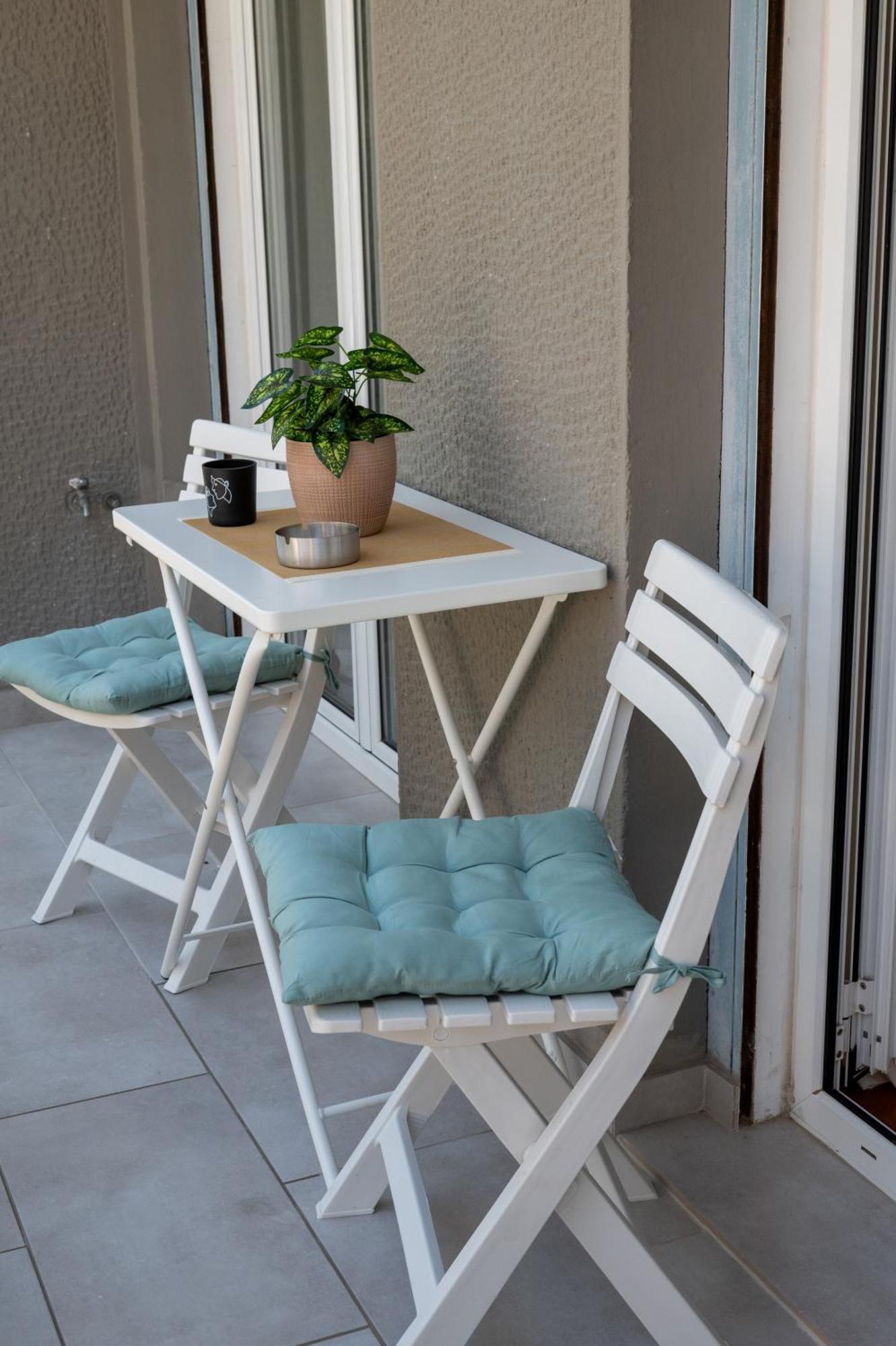 Spacious 2 Bedroom Next To Acropolis *