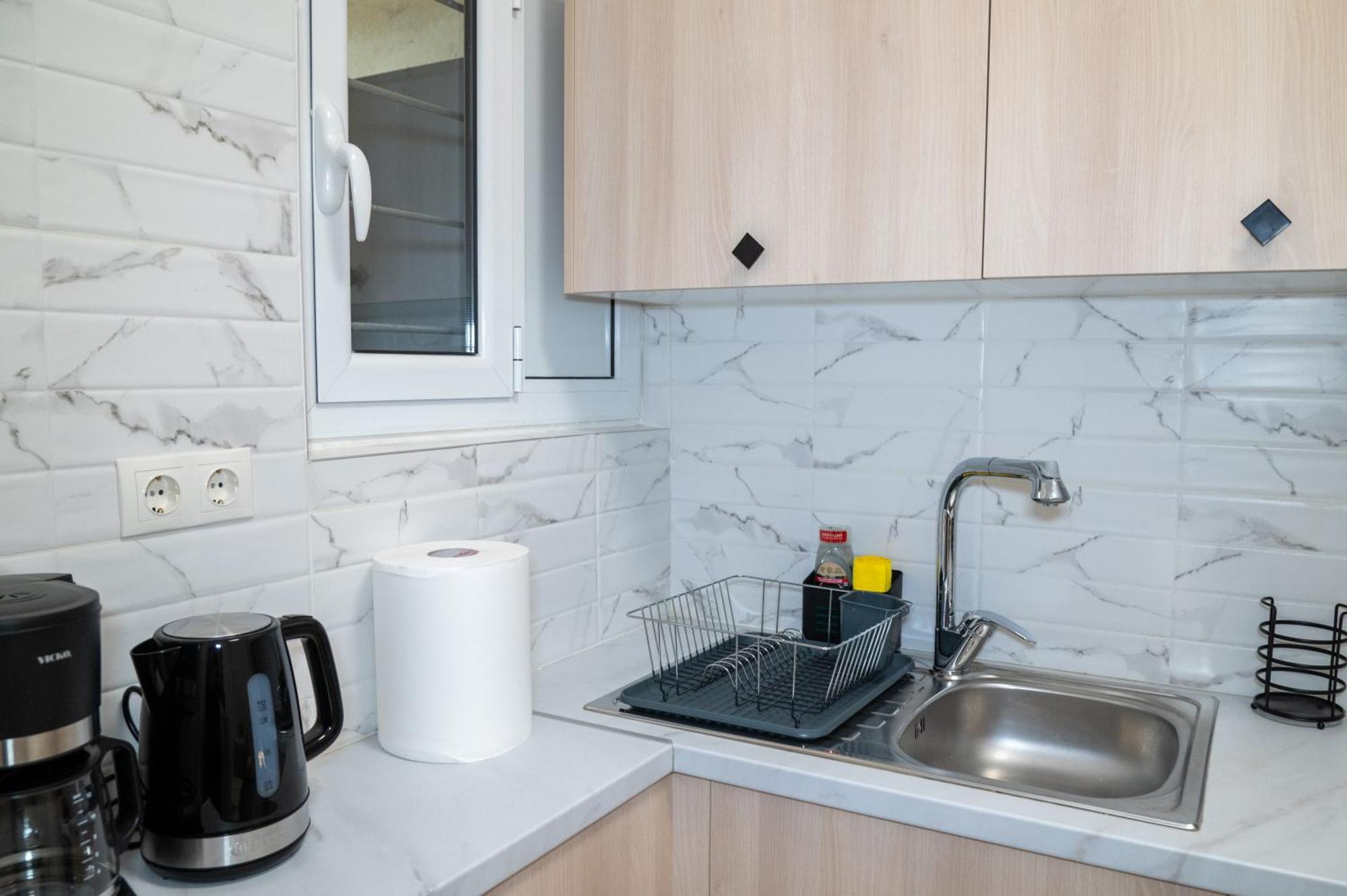 Spacious 2 Bedroom Next To Acropolis Apartment *