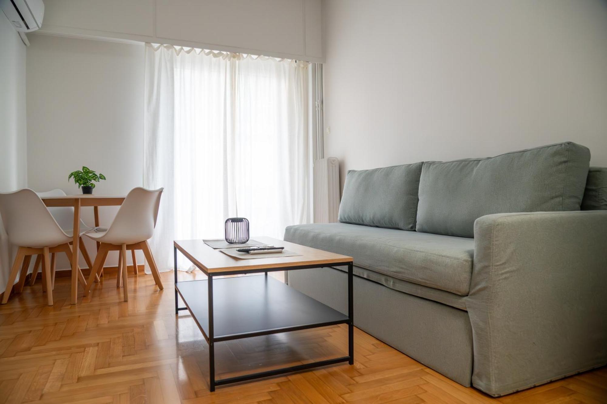 Spacious 2 Bedroom Next To Acropolis Apartment Athens