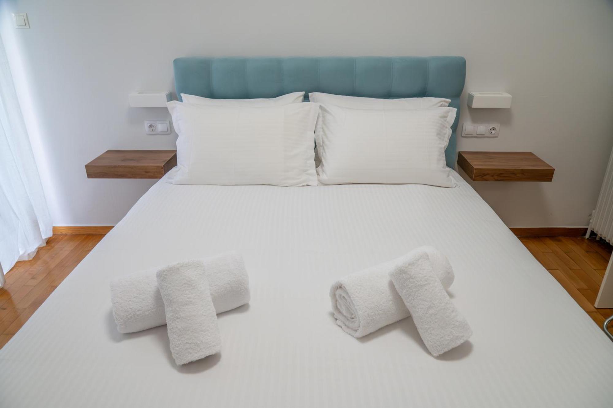 Spacious 2 Bedroom Next To Acropolis *
