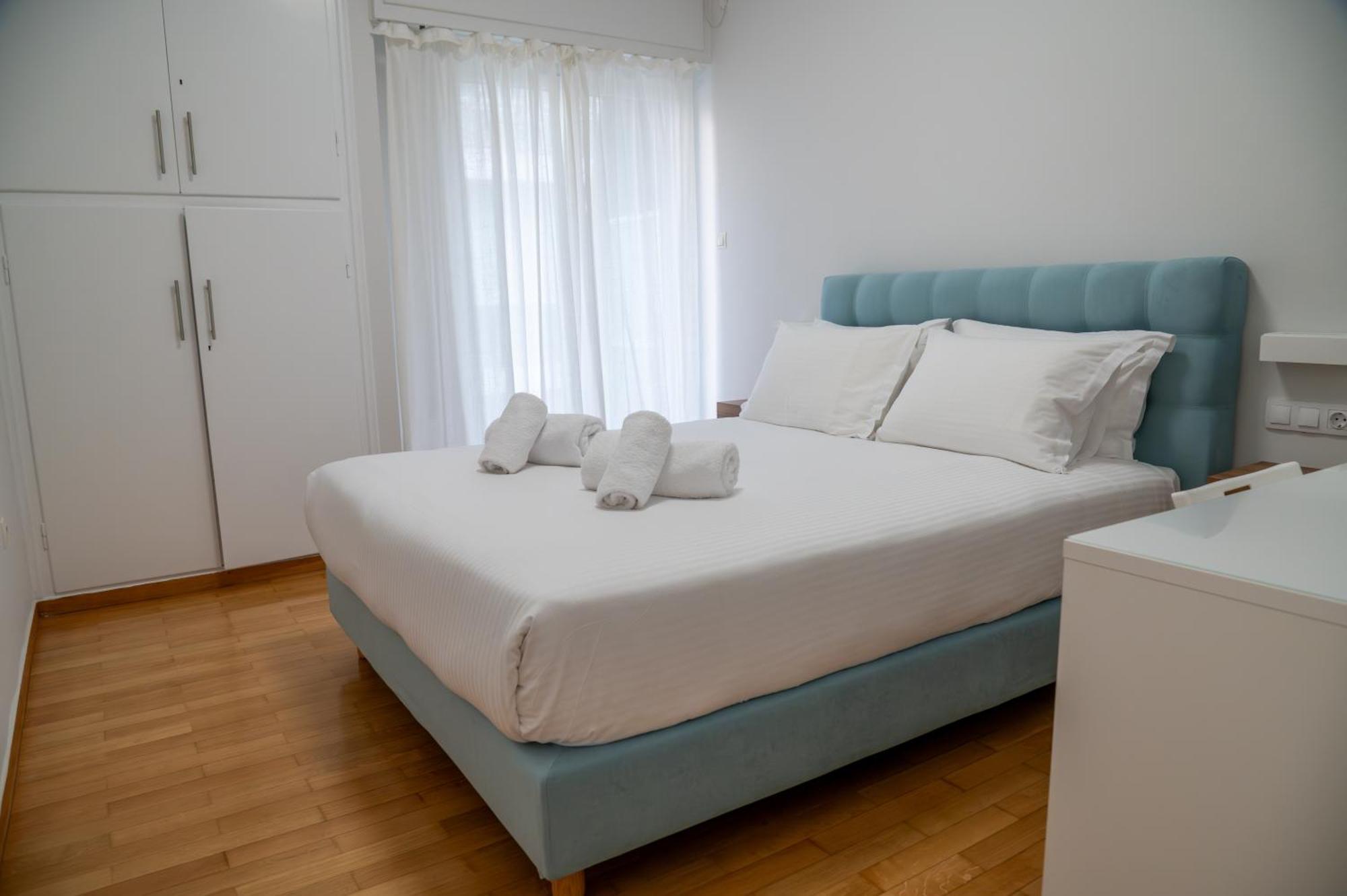 Spacious 2 Bedroom Next To Acropolis Athens